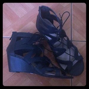 Torrid black 9 w cage wedge shoe